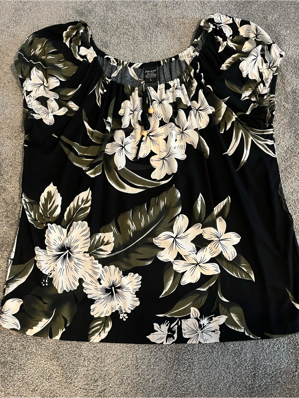 NWT Hawaiian Print Black and White Top Size Large